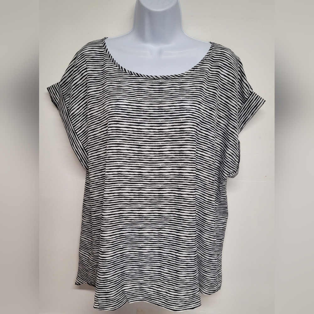 Apt. 9 L Cuffed Short Sleeve Lightweight Summer Flowey